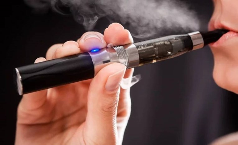 Već pet mrtvih zbog pušenja e-cigareta, evo što znamo o toj misterioznoj bolesti